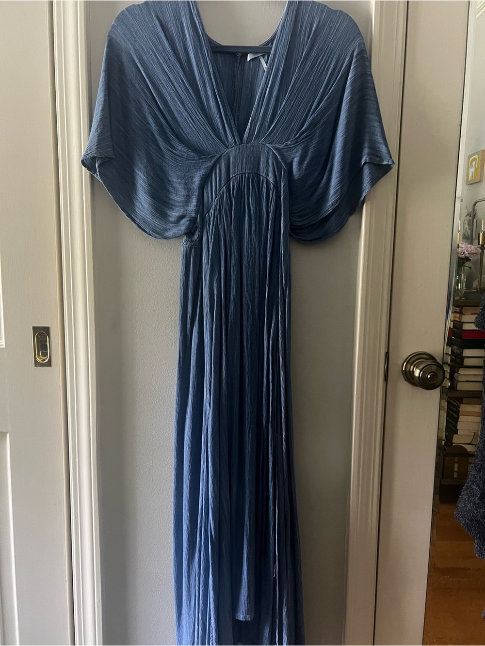 Elegant Blue Midi Dress with Draped Sleeves